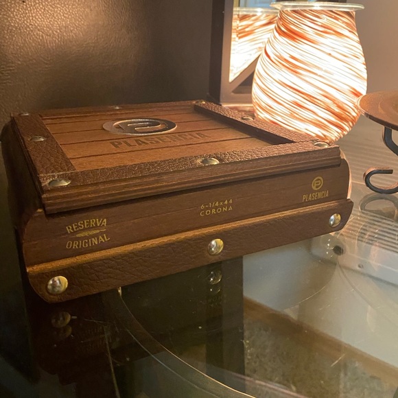 Plasencia Wood Cedar Cigar Box - Picture 2 of 3